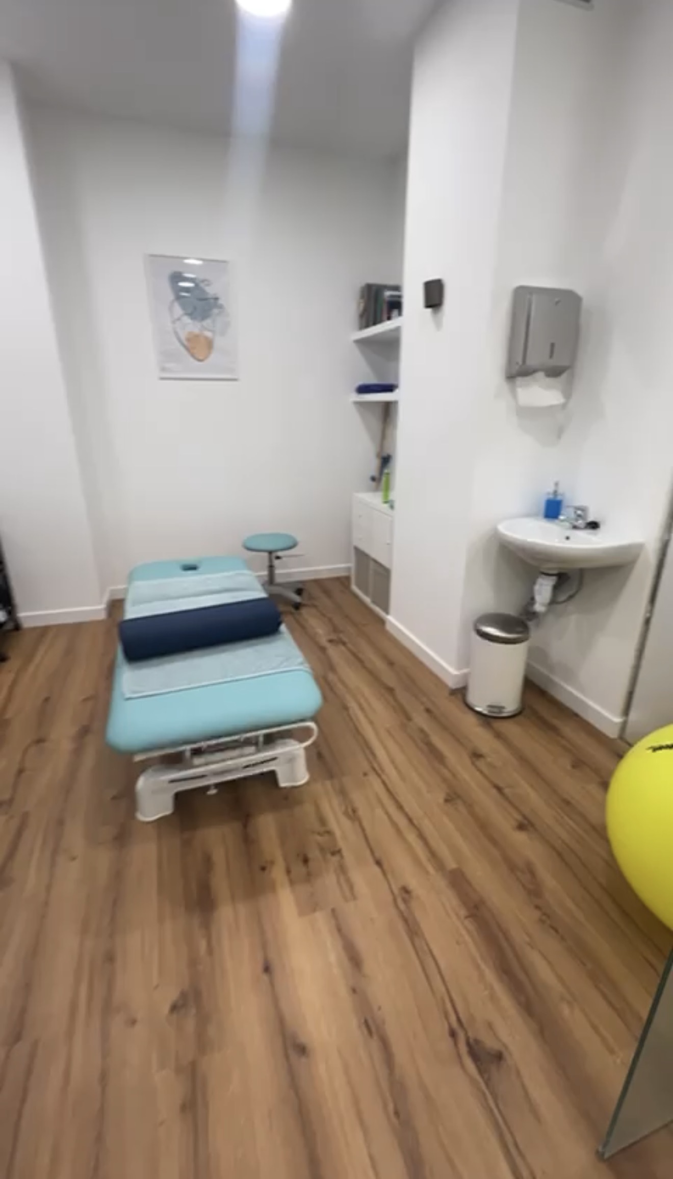 Uso de ecógrafo musculoesquelético en clínica